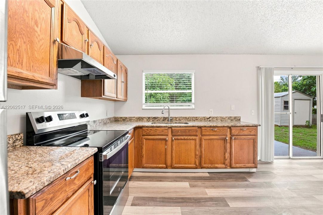 Activo con contrato: $325,000 (3 camas, 2 baños, 1180 Pies cuadrados)