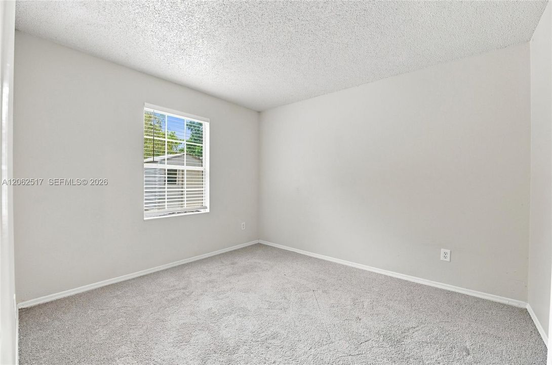 Activo con contrato: $325,000 (3 camas, 2 baños, 1180 Pies cuadrados)