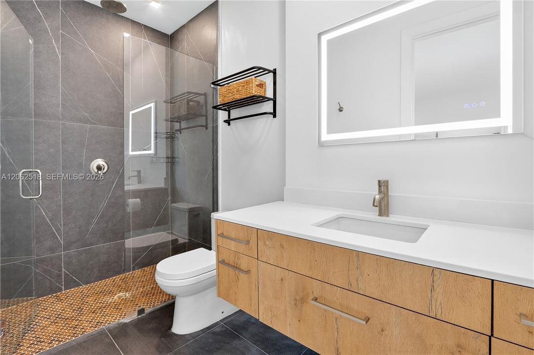 En Venta: $1,050,000 (3 camas, 2 baños, 1624 Pies cuadrados)