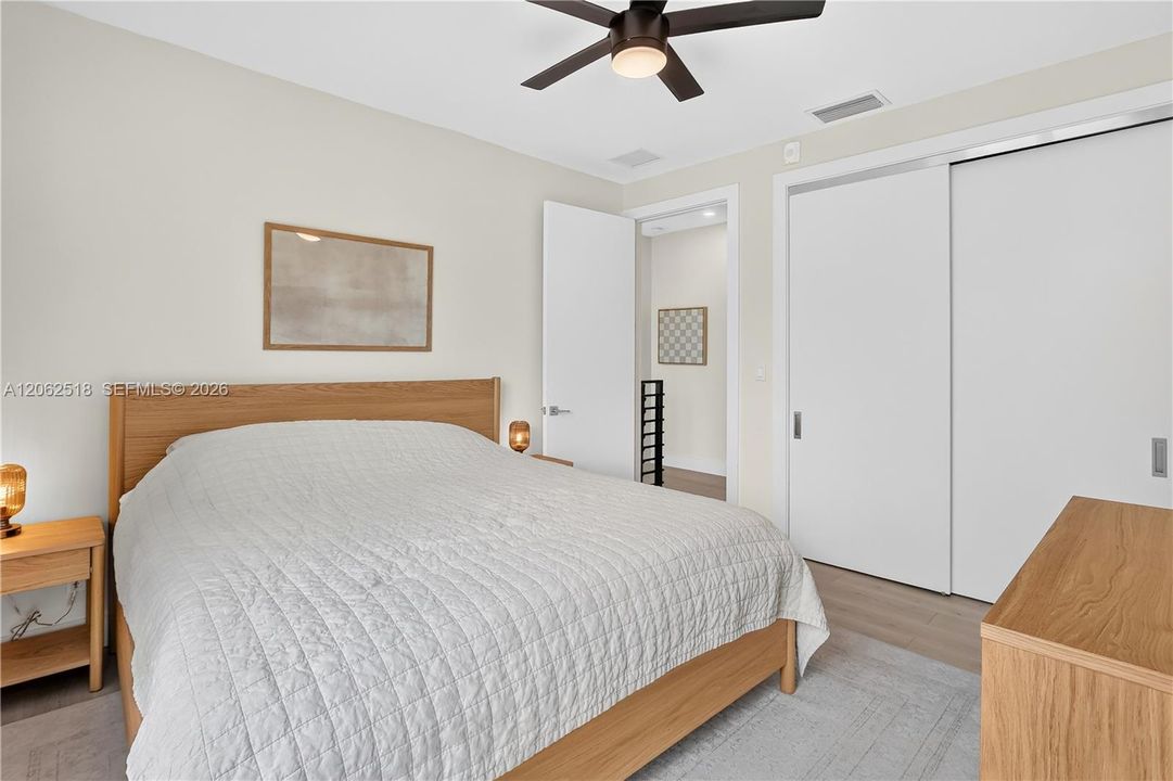 En Venta: $1,050,000 (3 camas, 2 baños, 1624 Pies cuadrados)
