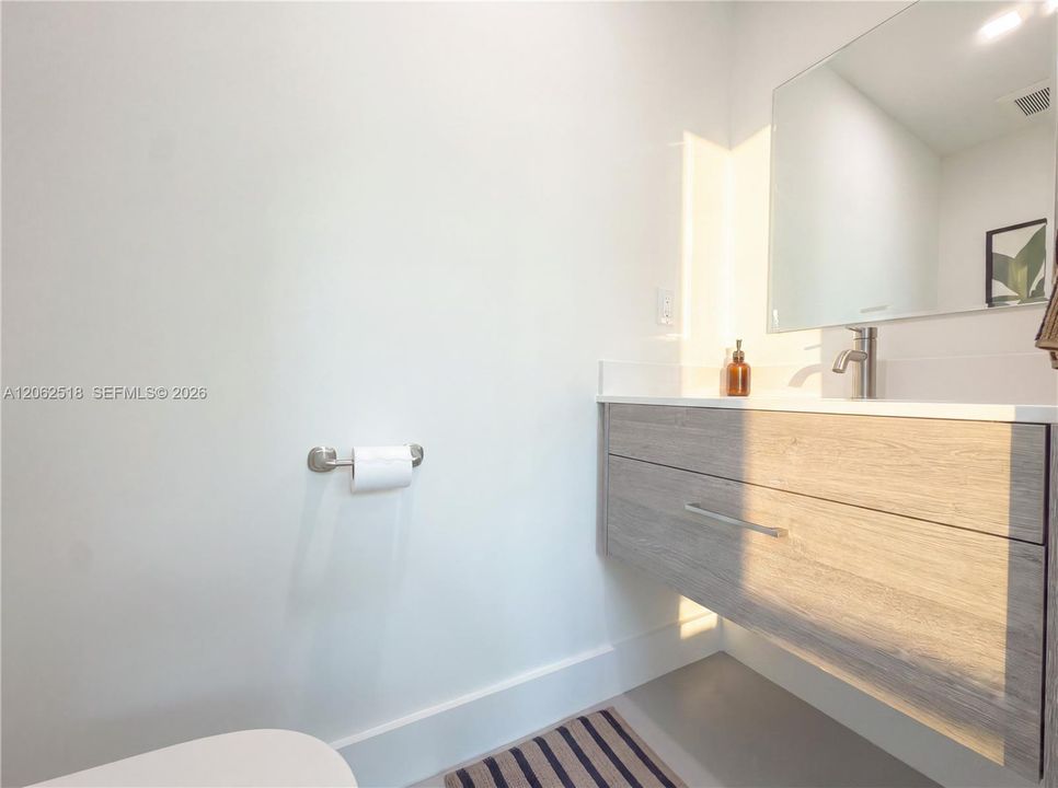 En Venta: $1,050,000 (3 camas, 2 baños, 1624 Pies cuadrados)