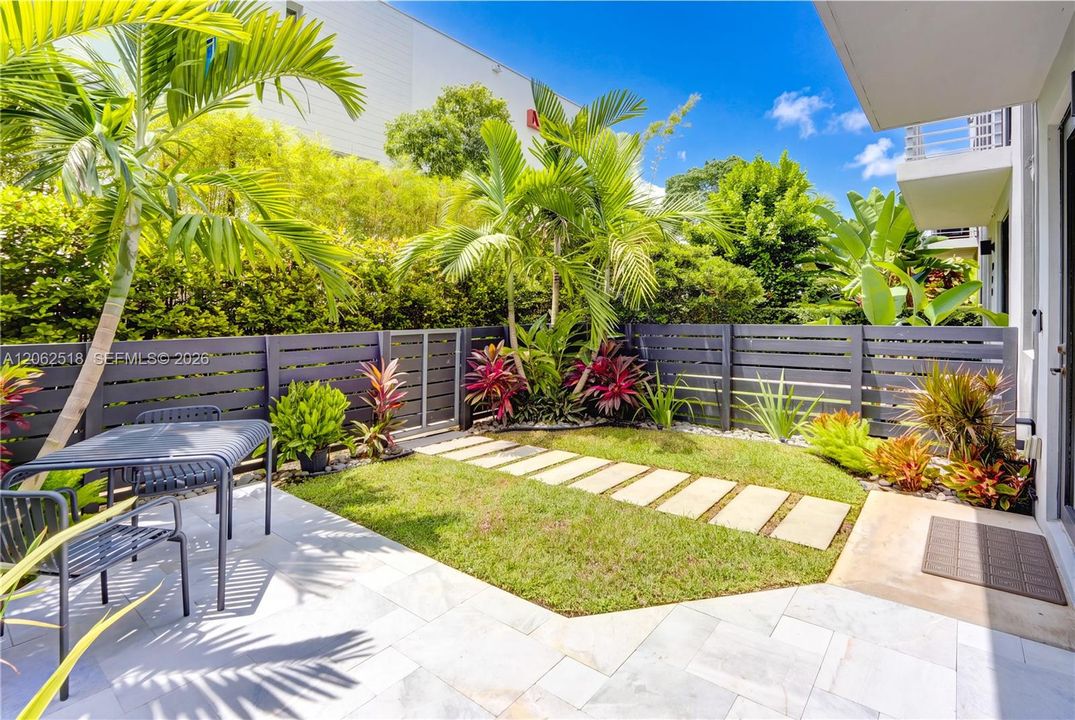 En Venta: $1,050,000 (3 camas, 2 baños, 1624 Pies cuadrados)