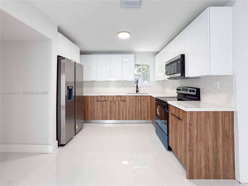 En Venta: $410,000 (3 camas, 2 baños, 776 Pies cuadrados)
