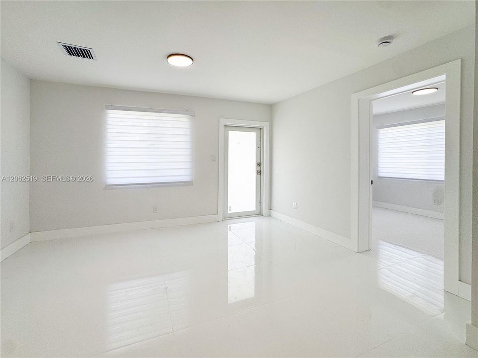En Venta: $410,000 (3 camas, 2 baños, 776 Pies cuadrados)
