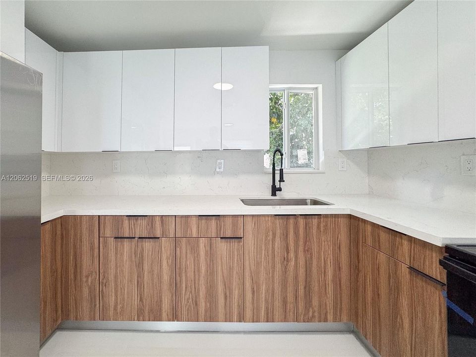 En Venta: $410,000 (3 camas, 2 baños, 776 Pies cuadrados)