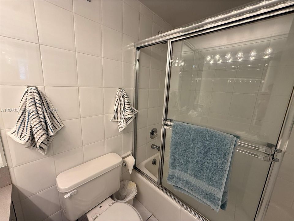 For Rent: $2,300 (0 beds, 1 baths, 300 Square Feet)