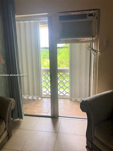 В аренду: $1,975 (1 спален, 1 ванн, 565 Квадратных фут)