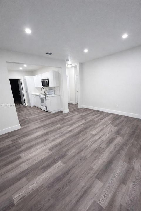 В аренду: $2,400 (2 спален, 1 ванн, 1560 Квадратных фут)