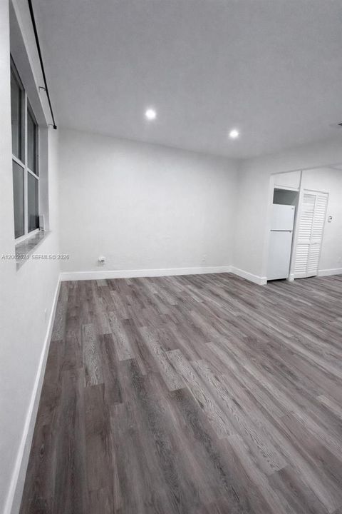 В аренду: $2,400 (2 спален, 1 ванн, 1560 Квадратных фут)