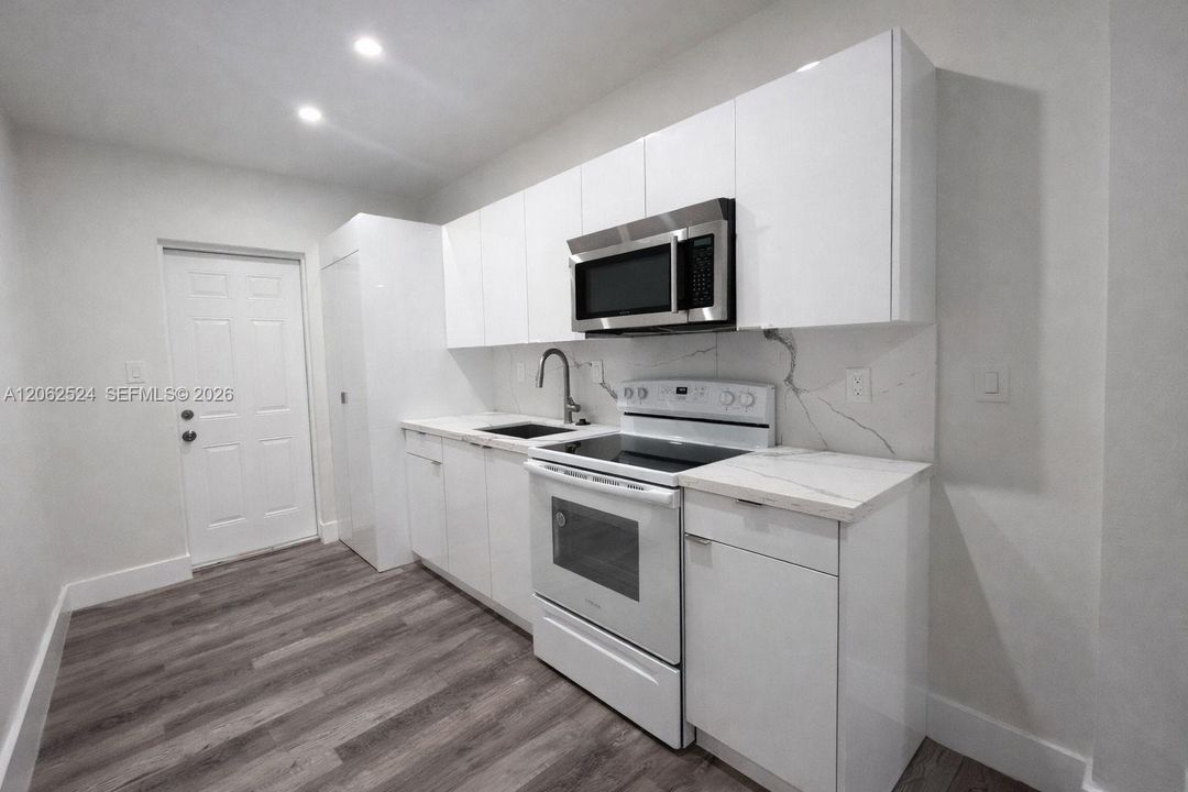 В аренду: $2,400 (2 спален, 1 ванн, 1560 Квадратных фут)