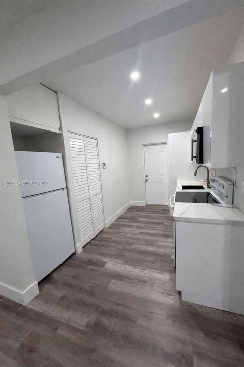 В аренду: $2,400 (2 спален, 1 ванн, 1560 Квадратных фут)