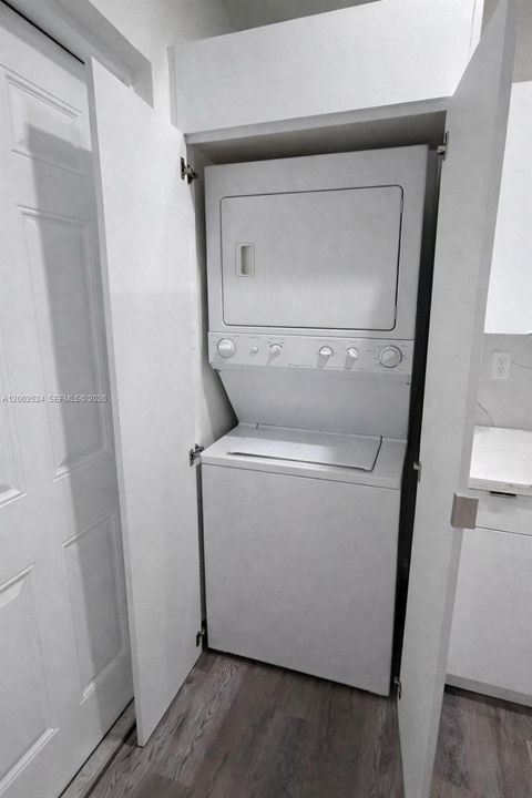 В аренду: $2,400 (2 спален, 1 ванн, 1560 Квадратных фут)