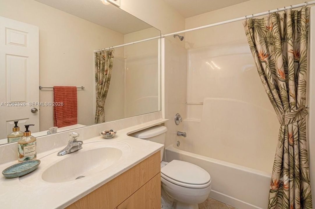 На продажу: $193,000 (2 спален, 2 ванн, 1319 Квадратных фут)