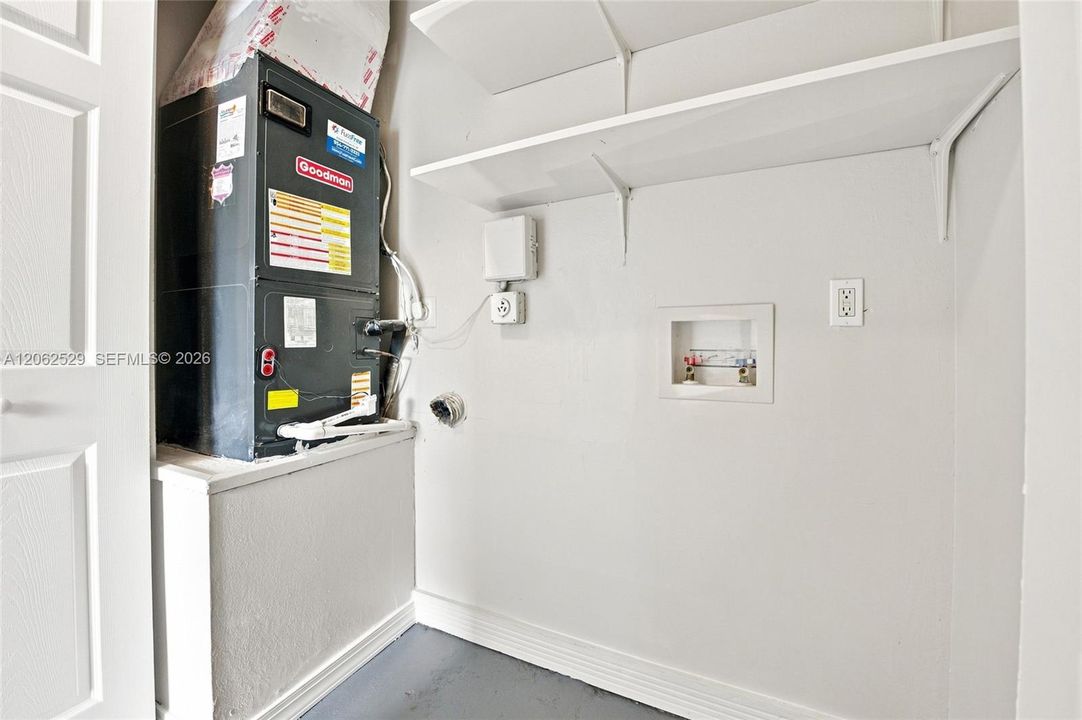 For Sale: $299,900 (3 beds, 2 baths, 1176 Square Feet)
