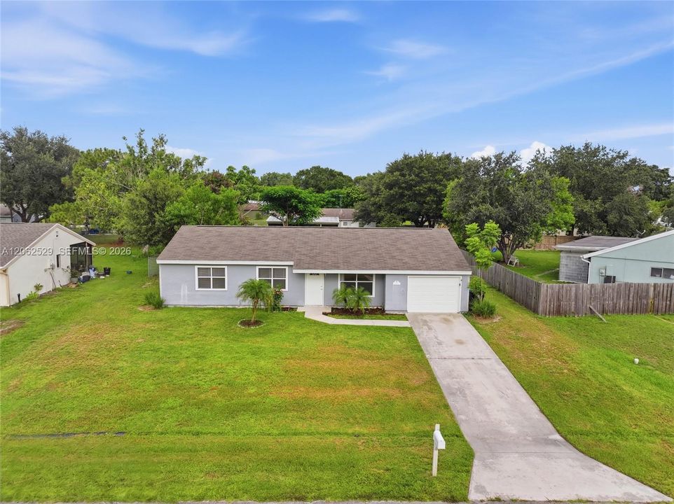 For Sale: $299,900 (3 beds, 2 baths, 1176 Square Feet)