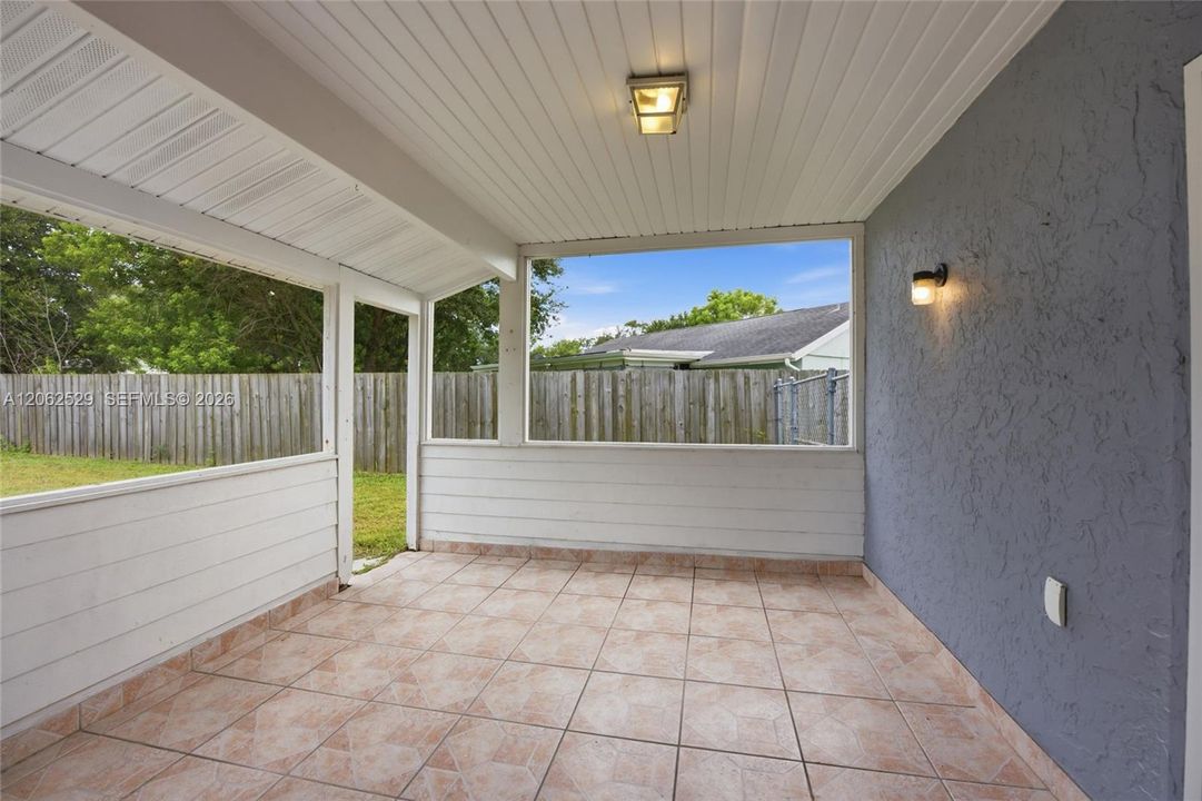 For Sale: $299,900 (3 beds, 2 baths, 1176 Square Feet)