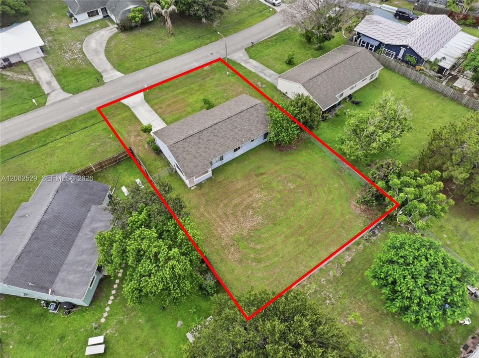 For Sale: $299,900 (3 beds, 2 baths, 1176 Square Feet)