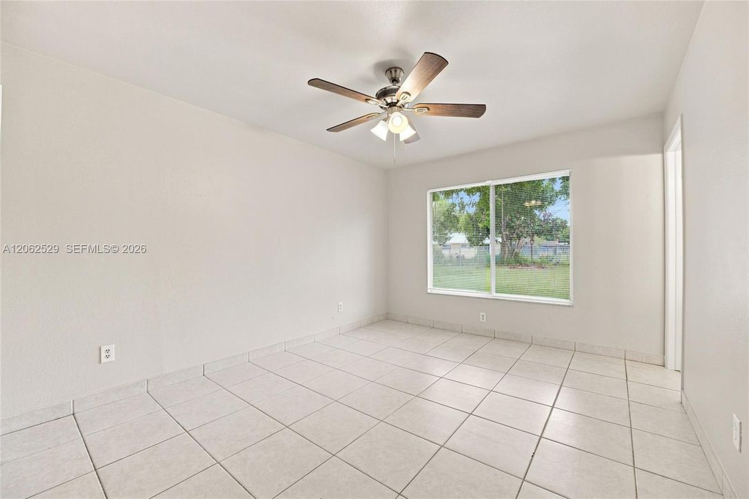 For Sale: $299,900 (3 beds, 2 baths, 1176 Square Feet)
