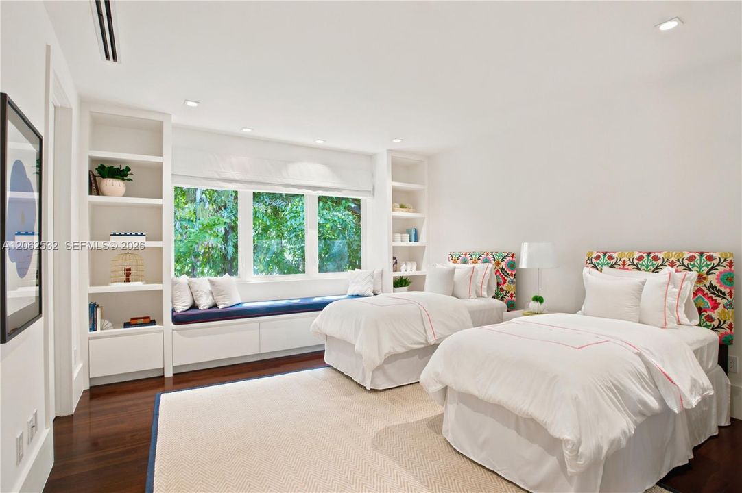 For Sale: $9,950,000 (6 beds, 6 baths, 5674 Square Feet)