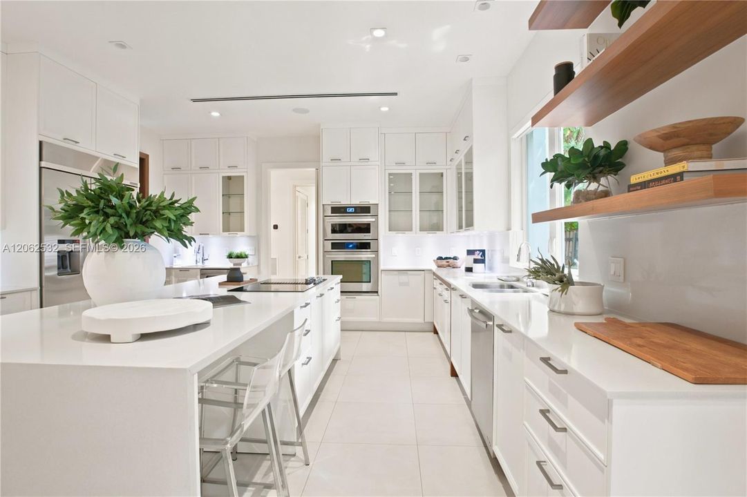 For Sale: $9,950,000 (6 beds, 6 baths, 5674 Square Feet)