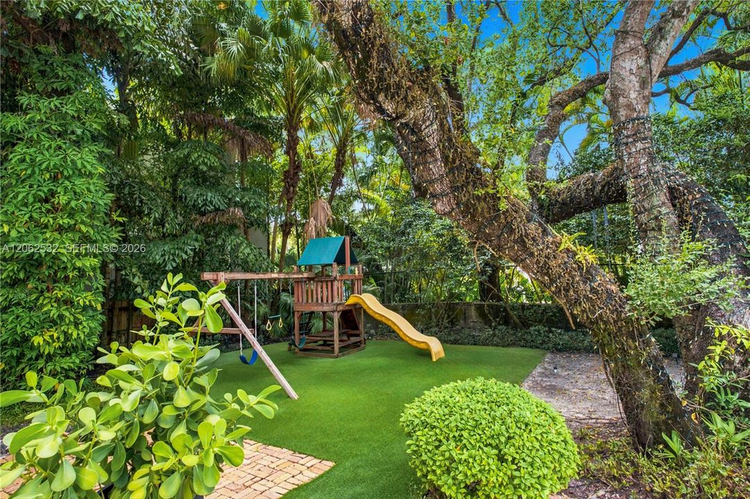 For Sale: $9,950,000 (6 beds, 6 baths, 5674 Square Feet)