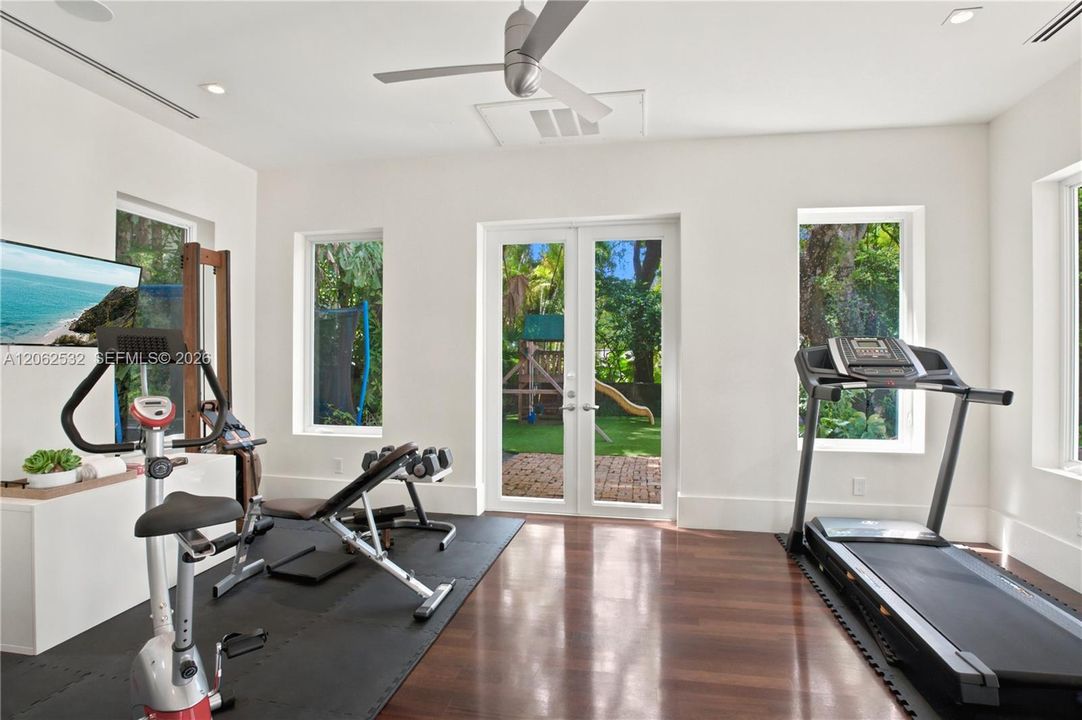 For Sale: $9,950,000 (6 beds, 6 baths, 5674 Square Feet)