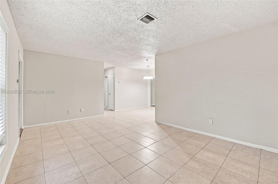 En Venta: $319,900 (3 camas, 2 baños, 1564 Pies cuadrados)