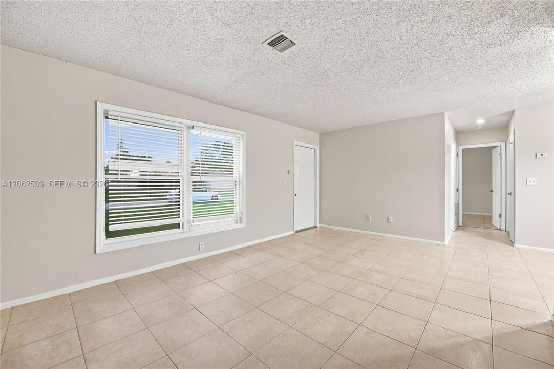 En Venta: $319,900 (3 camas, 2 baños, 1564 Pies cuadrados)
