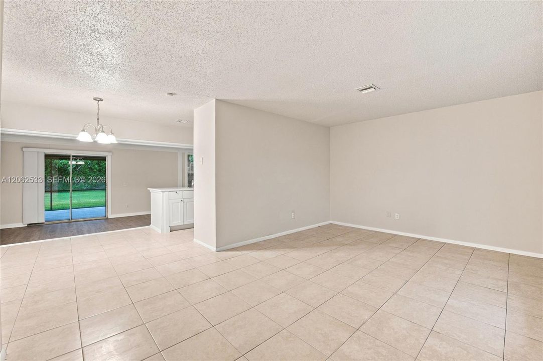 En Venta: $319,900 (3 camas, 2 baños, 1564 Pies cuadrados)