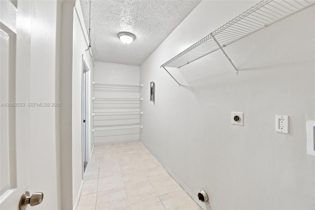 En Venta: $319,900 (3 camas, 2 baños, 1564 Pies cuadrados)