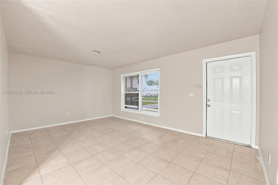 En Venta: $319,900 (3 camas, 2 baños, 1564 Pies cuadrados)