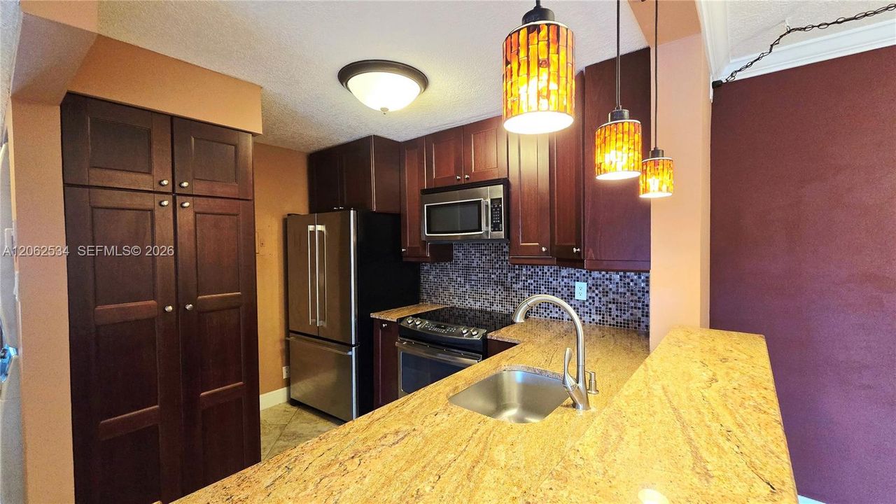 В аренду: $1,995 (2 спален, 2 ванн, 1005 Квадратных фут)