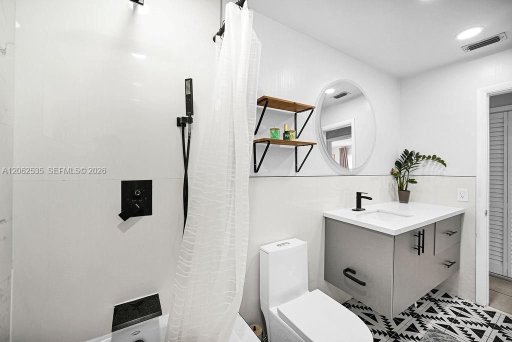 В аренду: $4,000 (3 спален, 2 ванн, 1600 Квадратных фут)