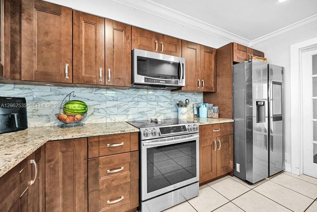 В аренду: $4,000 (3 спален, 2 ванн, 1600 Квадратных фут)