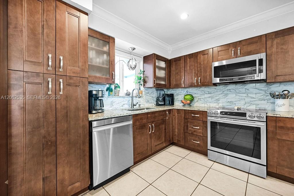 В аренду: $4,000 (3 спален, 2 ванн, 1600 Квадратных фут)