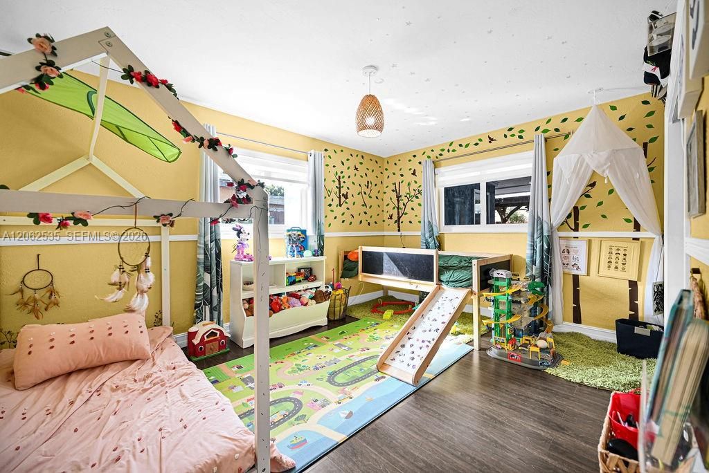 В аренду: $4,000 (3 спален, 2 ванн, 1600 Квадратных фут)