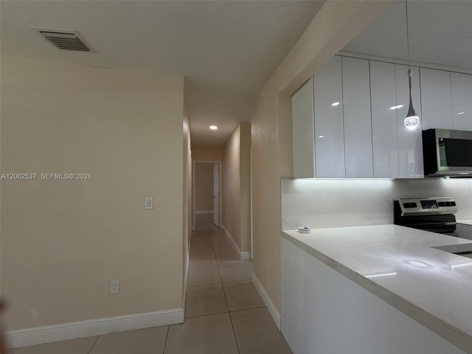В аренду: $2,700 (2 спален, 1 ванн, 900 Квадратных фут)