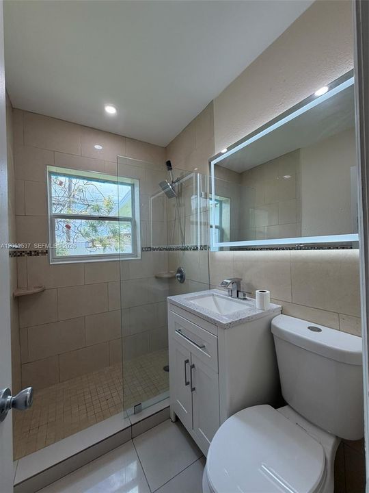 В аренду: $2,700 (2 спален, 1 ванн, 900 Квадратных фут)