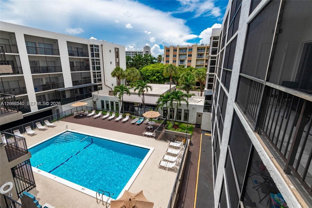 В аренду: $2,500 (2 спален, 2 ванн, 872 Квадратных фут)