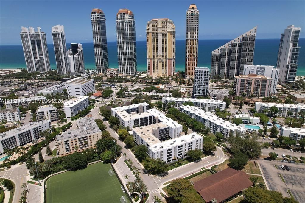 В аренду: $2,500 (2 спален, 2 ванн, 872 Квадратных фут)
