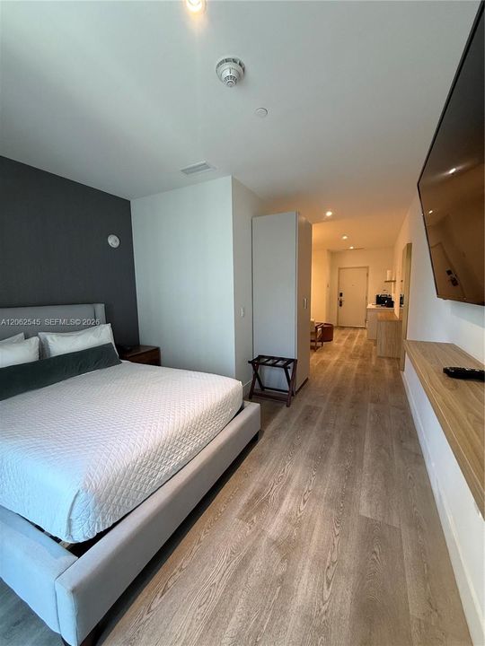 For Sale: $475,000 (0 beds, 1 baths, 418 Square Feet)