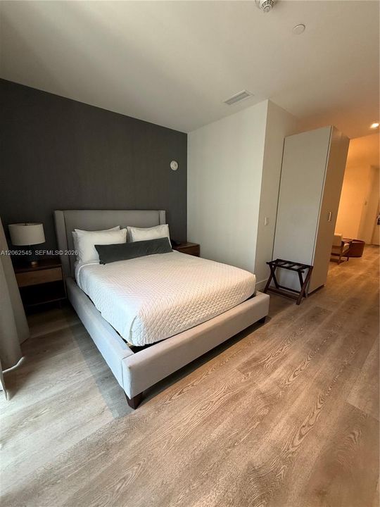 For Sale: $475,000 (0 beds, 1 baths, 418 Square Feet)