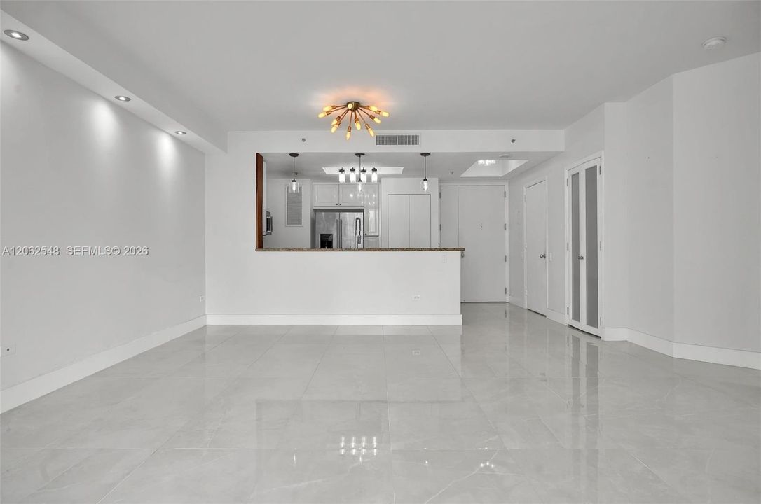В аренду: $4,250 (1 спален, 1 ванн, 907 Квадратных фут)