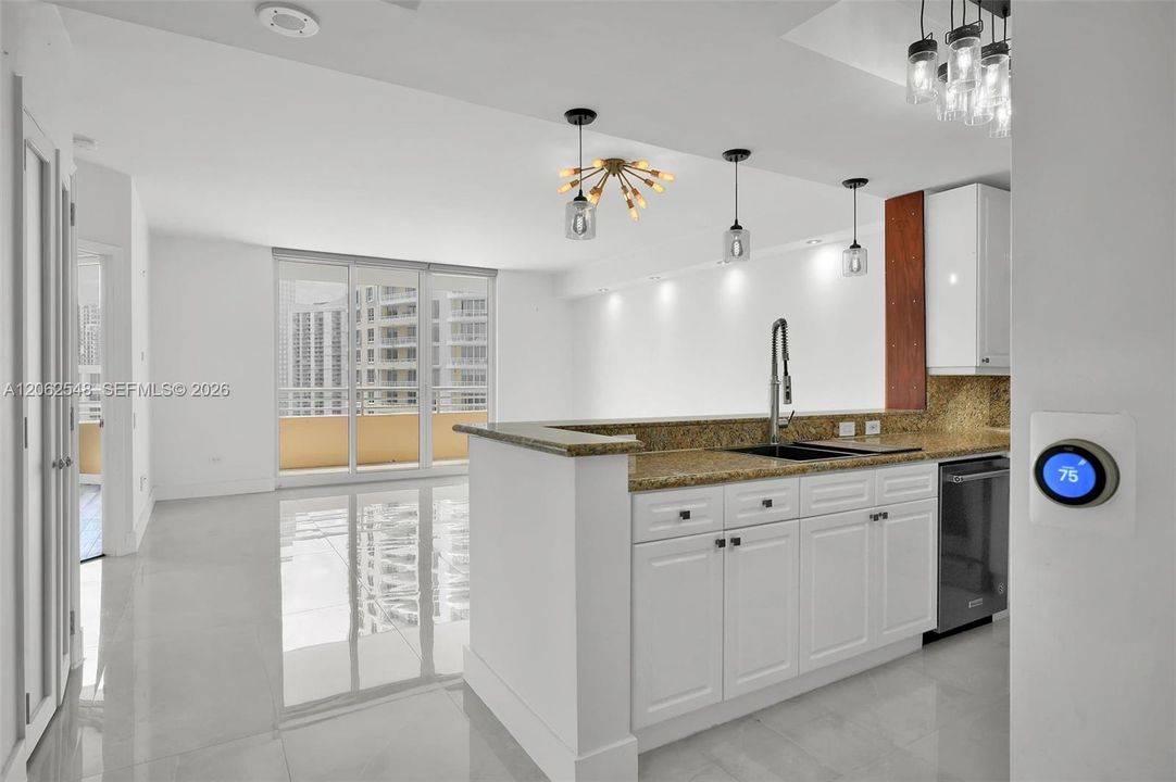 В аренду: $4,250 (1 спален, 1 ванн, 907 Квадратных фут)