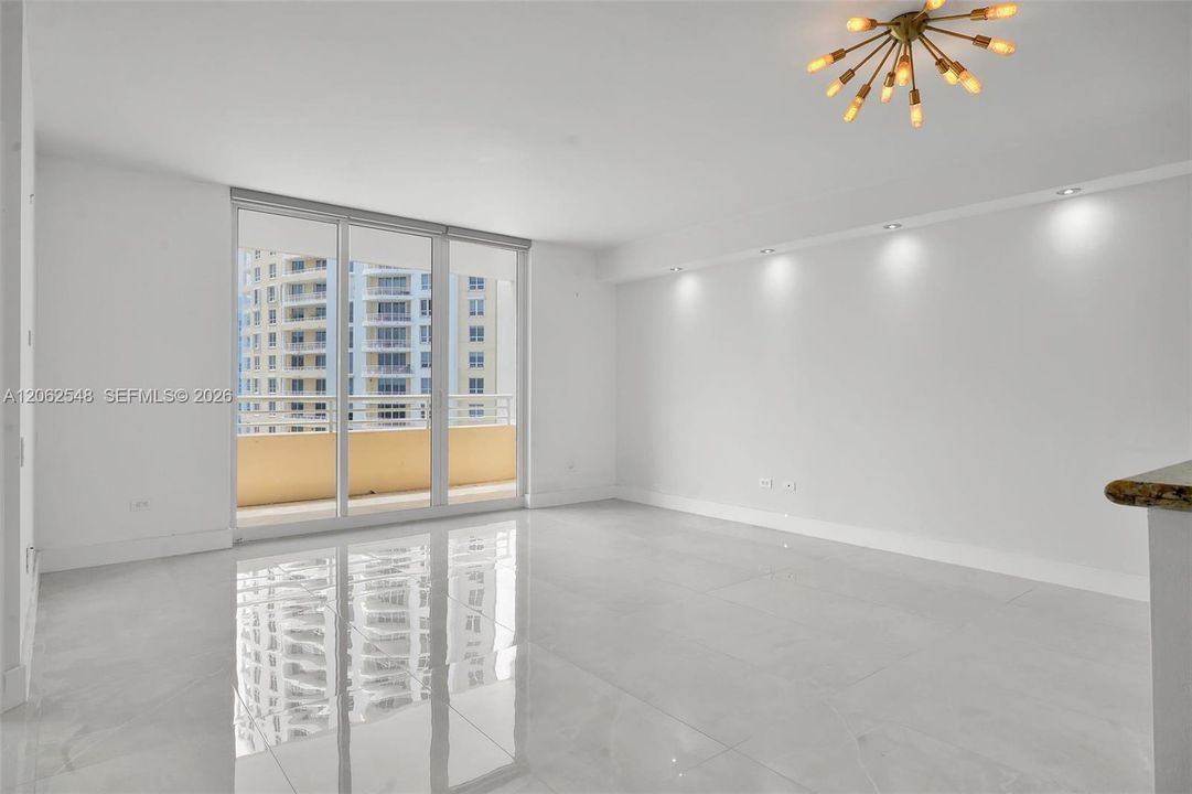 В аренду: $4,250 (1 спален, 1 ванн, 907 Квадратных фут)