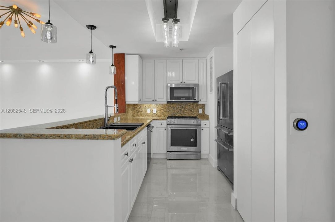 В аренду: $4,250 (1 спален, 1 ванн, 907 Квадратных фут)