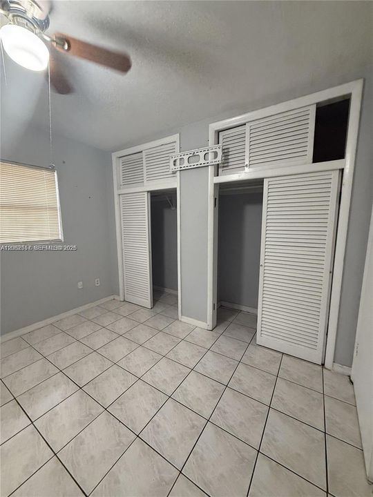 For Sale: $245,000 (2 beds, 1 baths, 832 Square Feet)