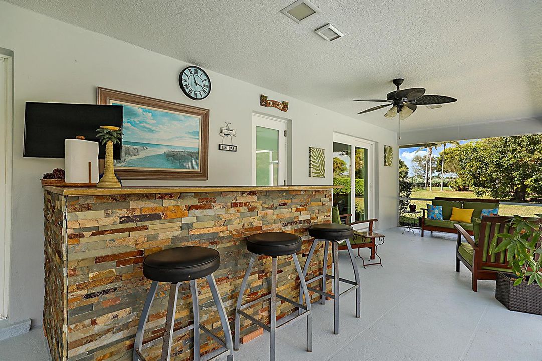 Outdoor bar