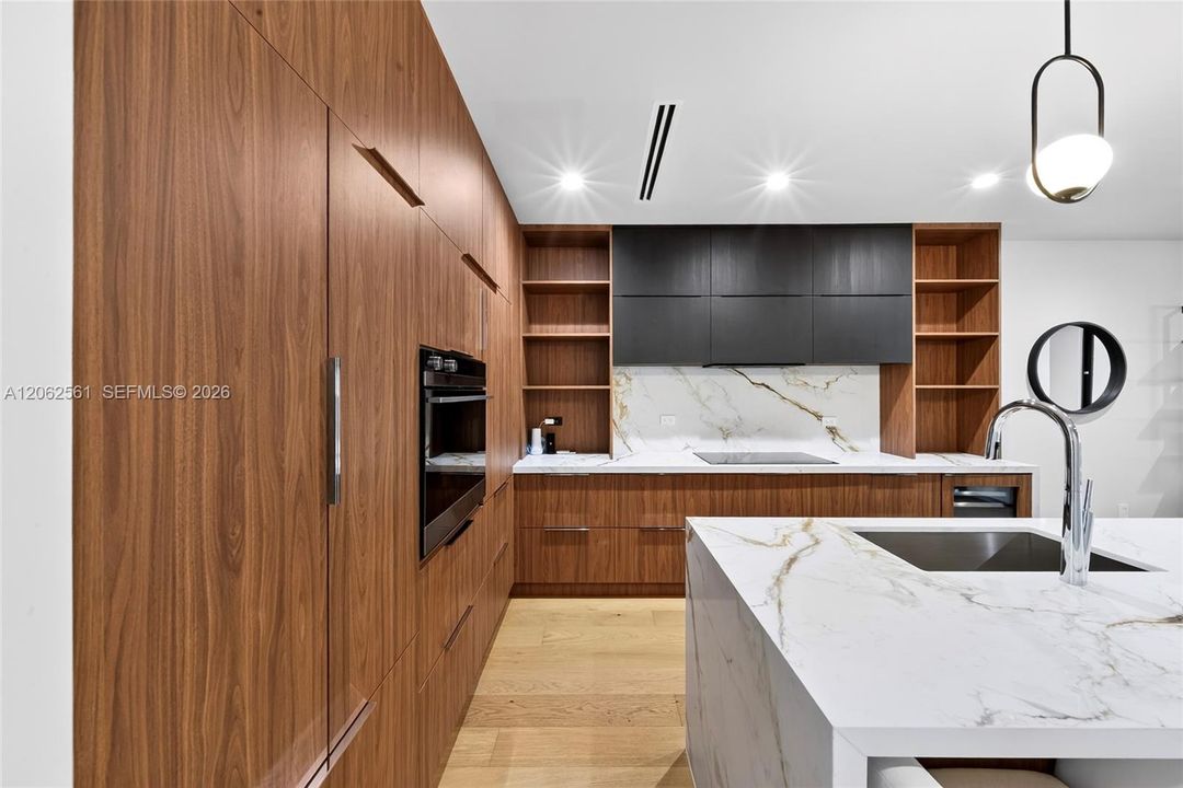 На продажу: $1,299,000 (3 спален, 3 ванн, 2013 Квадратных фут)