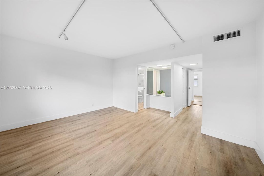 For Sale: $529,000 (2 beds, 2 baths, 1150 Square Feet)